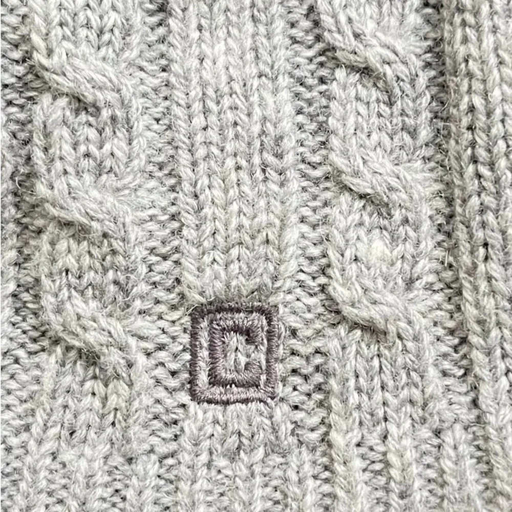 Chaps lamb wool blend knitted light gray beanie with buttons detail Women’s M